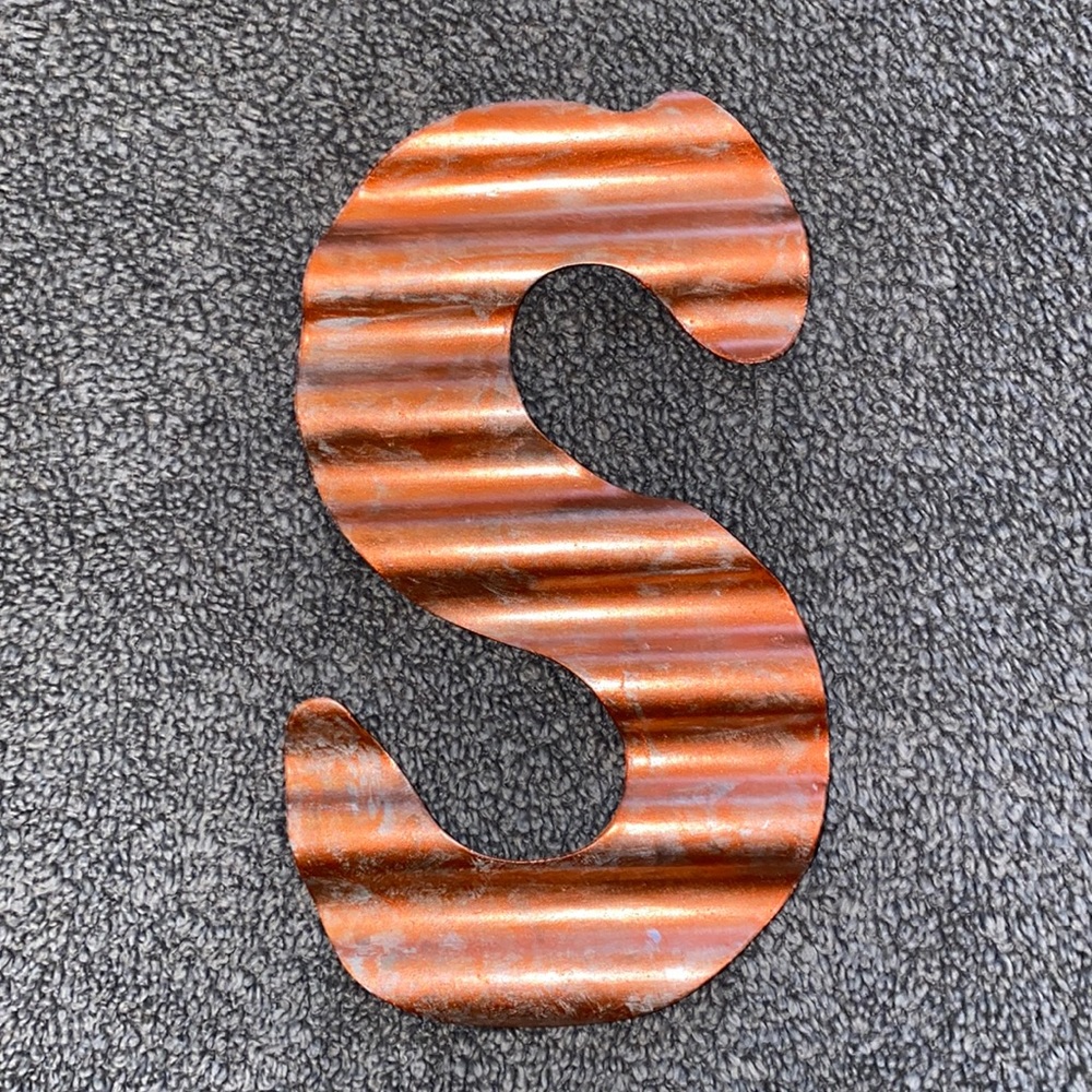 Corrugated metal wall decor letter “S” NWOT